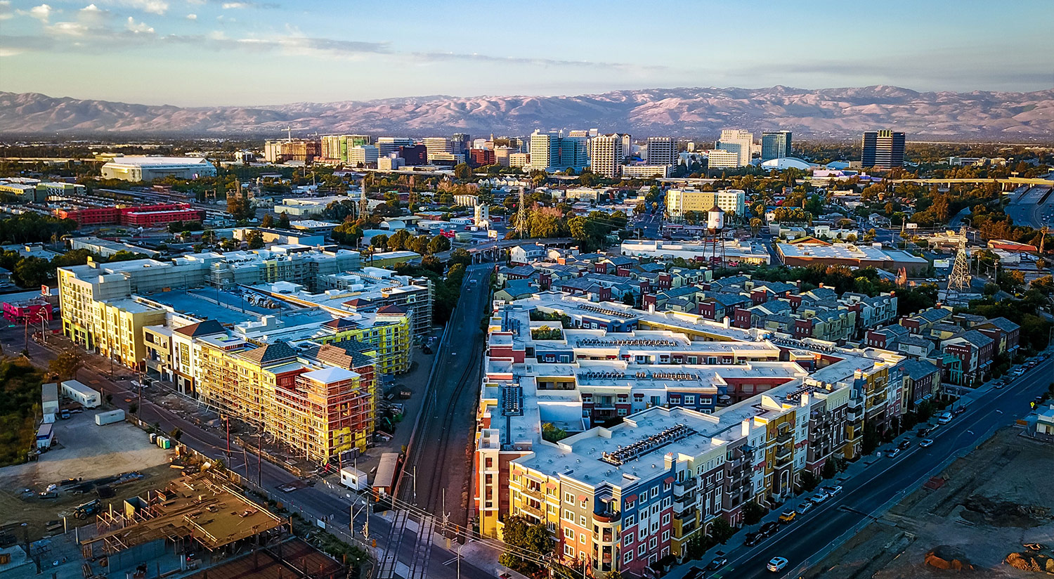 OUR CONVENIENT LOCATION MAKES THE TRAVEL INN SUNNYVALE’S TOP-RANKED VALUE THE HOTEL IS JUST MINUTES FROM TOP SILICON VALLEY HEADQUARTERS AND DOWNTOWN SAN JOSE