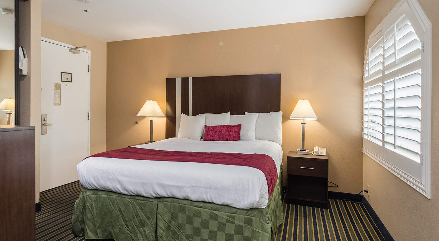 THE TRAVEL INN SUNNYVALE IS A PERFECT SILICON VALLEY CORPORATE HOTEL OFFERING PLUSH KING SIZE BEDROOMS FOR BUSINESS TRAVELERS 