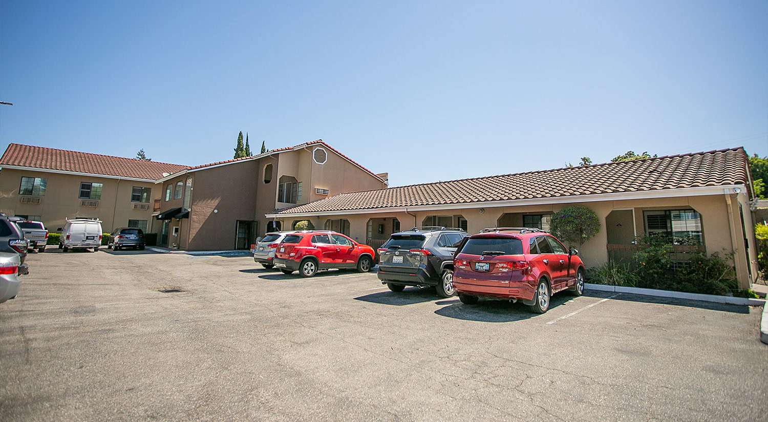 THE TRAVEL INN SUNNYVALE OFFERS FREE PARKING AND EASY ACCESSIBILITY GET IN AND OUT WITH EASE WITH OUR CONVENIENTLY LOCATED SILICON VALLEY HOTEL